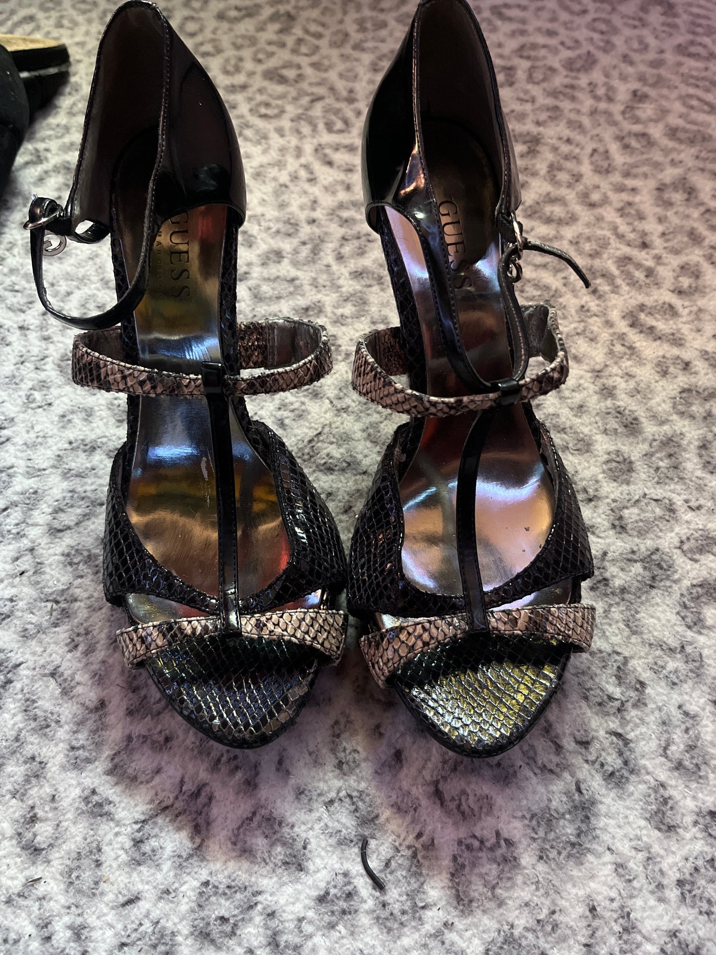 Vintage guess heels with guess charm snake print faux
