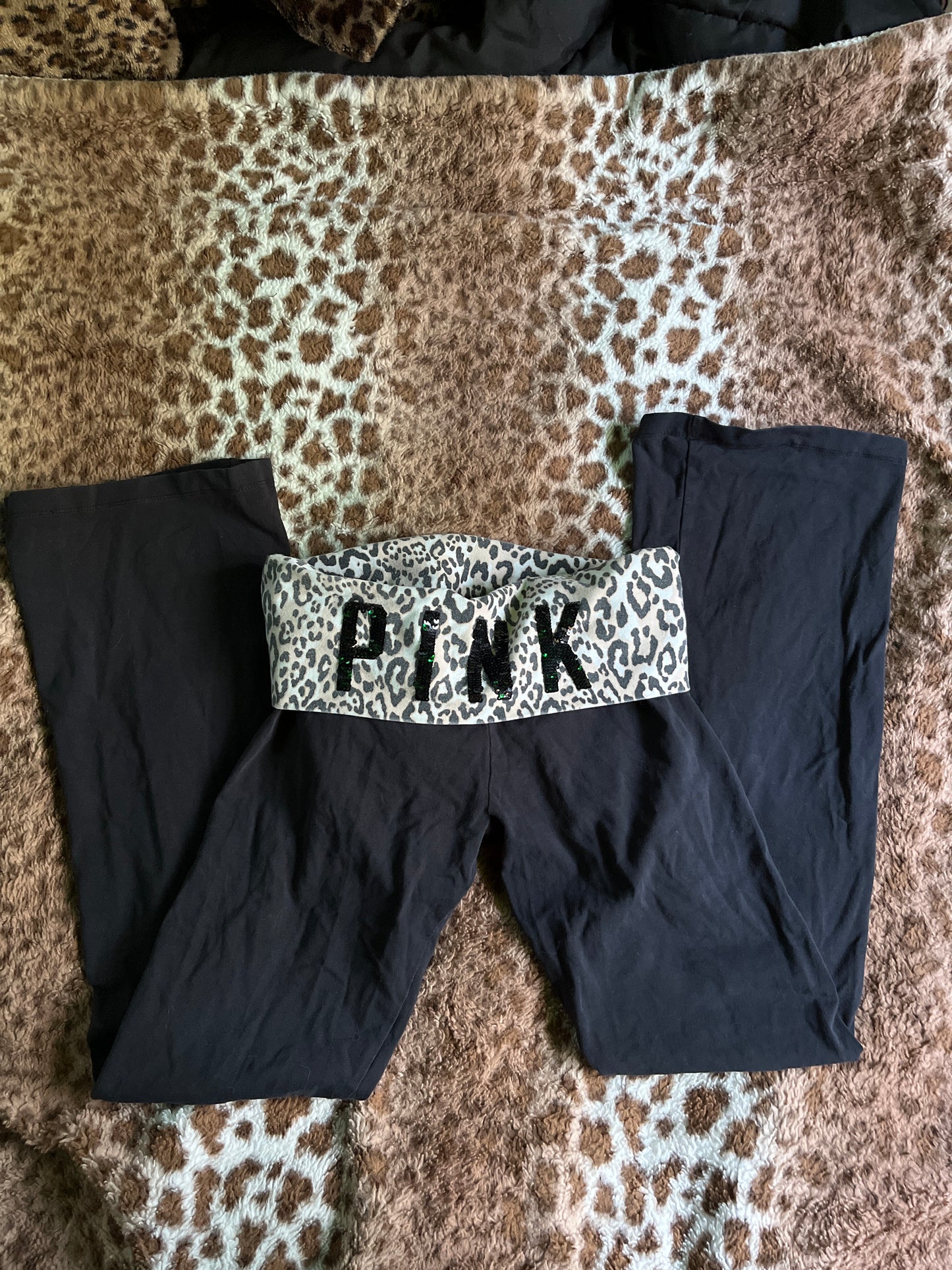 Victoria secret pink y2k flare, low rise of leopard print sequin leggings